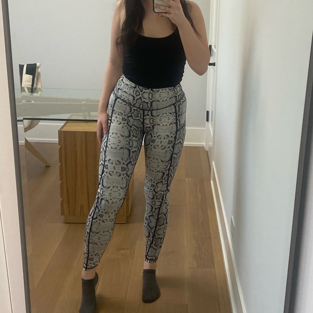 Black and White Snake Print Leggings size Small